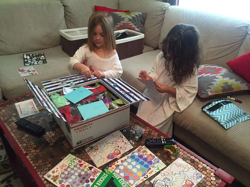 kids decorating care packages for daddy