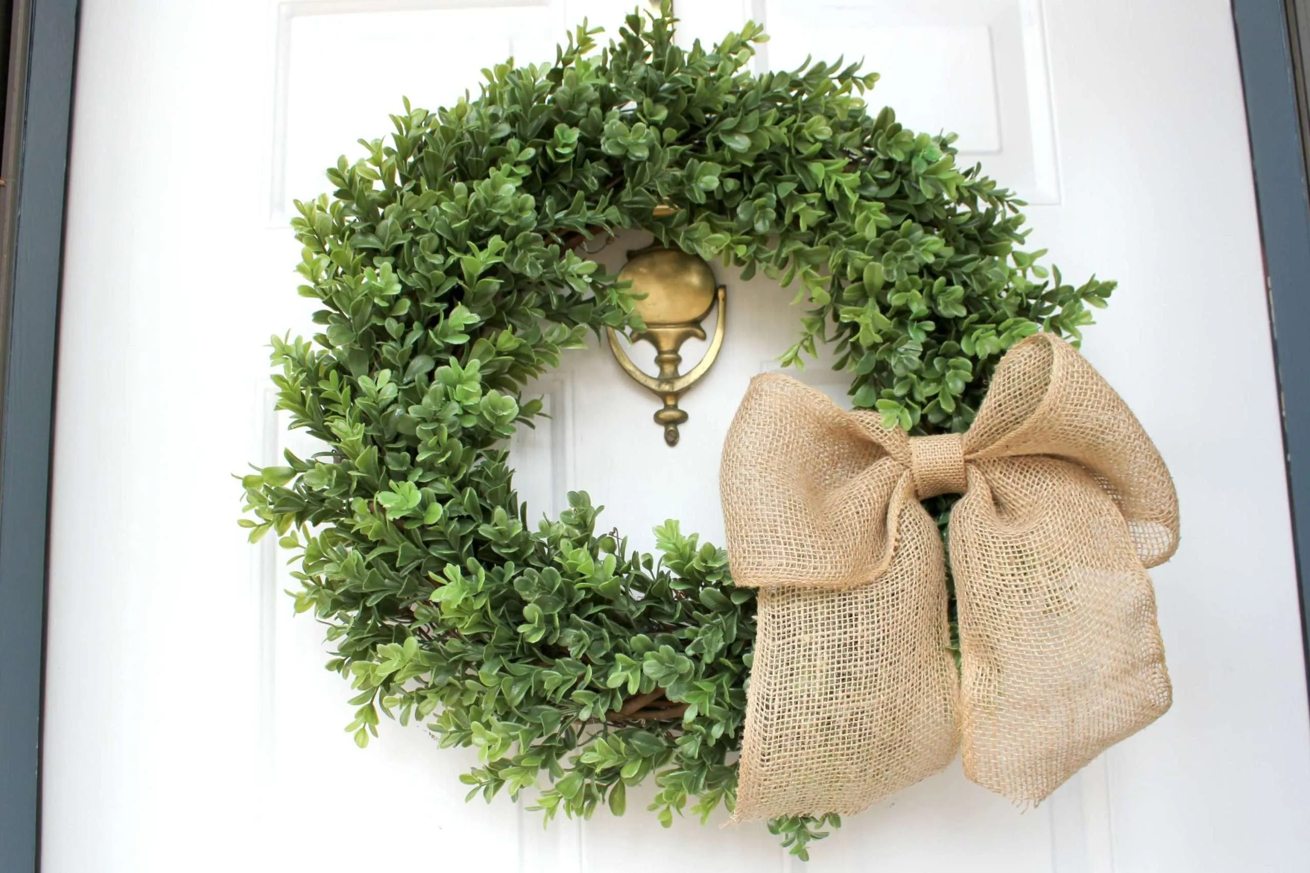DIY farmhouse boxwood wreath tutorial