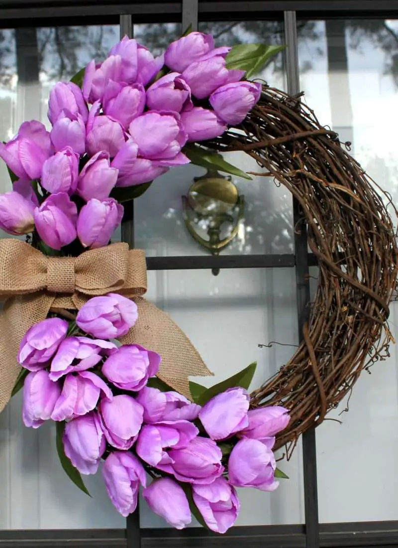 How to Make a Spring Wreath Using Tulips