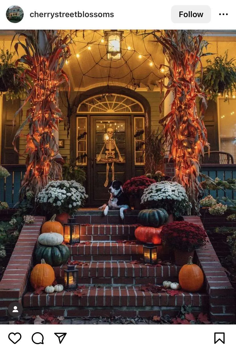 Halloween Porch Ideas: orange lights