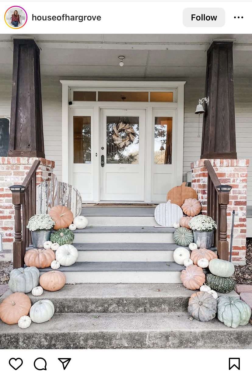 fall porch decorating ideas: heirloom pumpkins