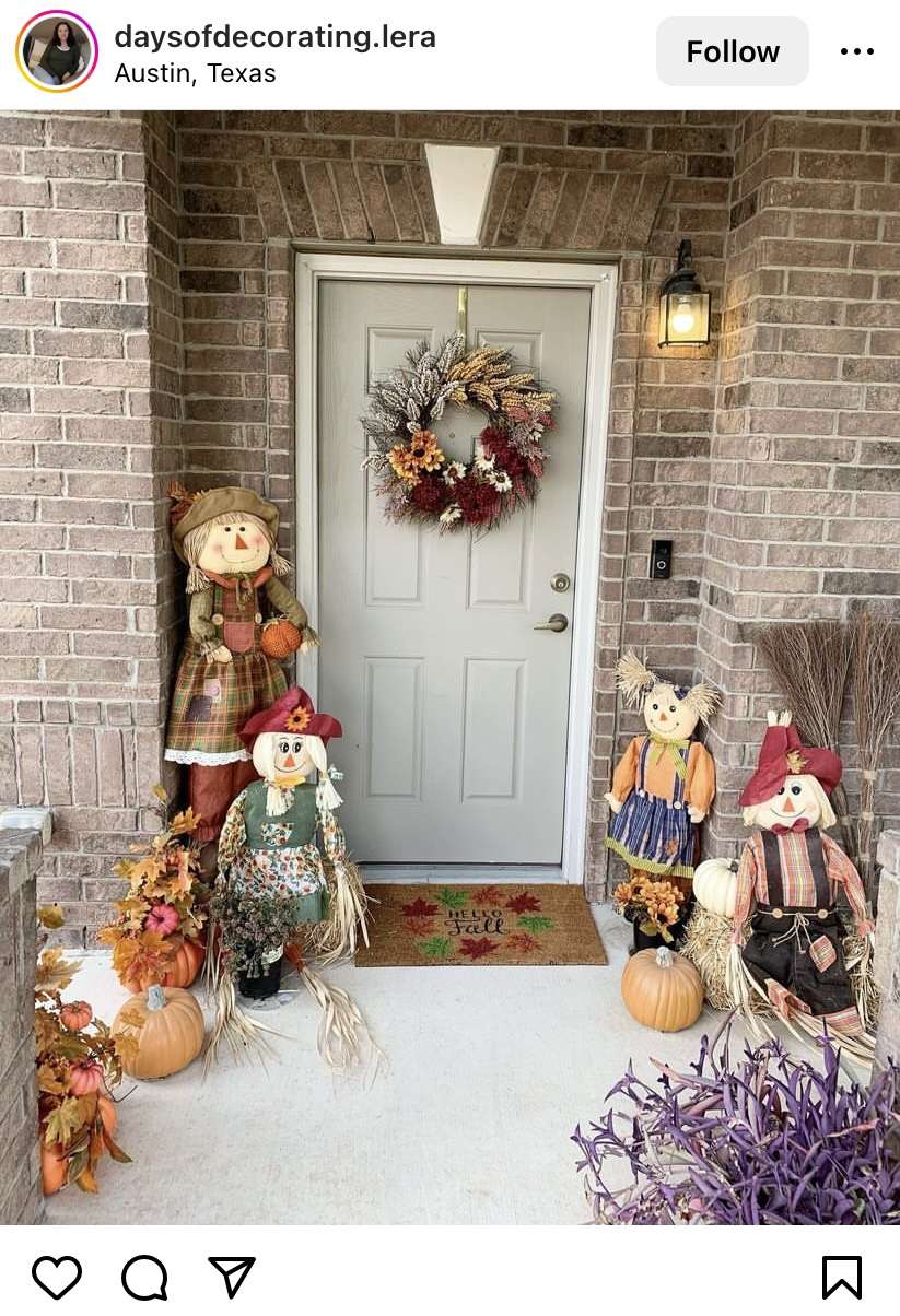Fall porch decorating ideas: scarecrows