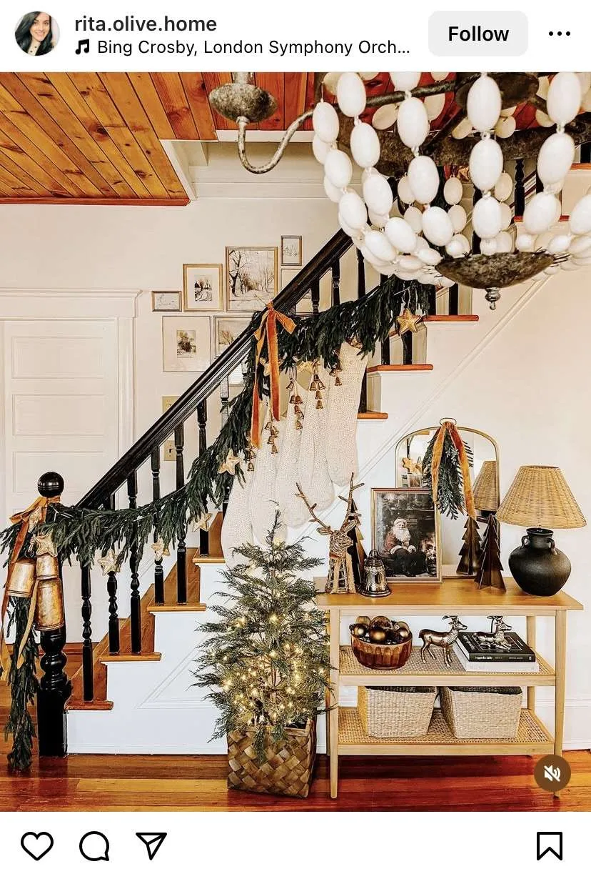 how to decorate the stairs at Christmastime