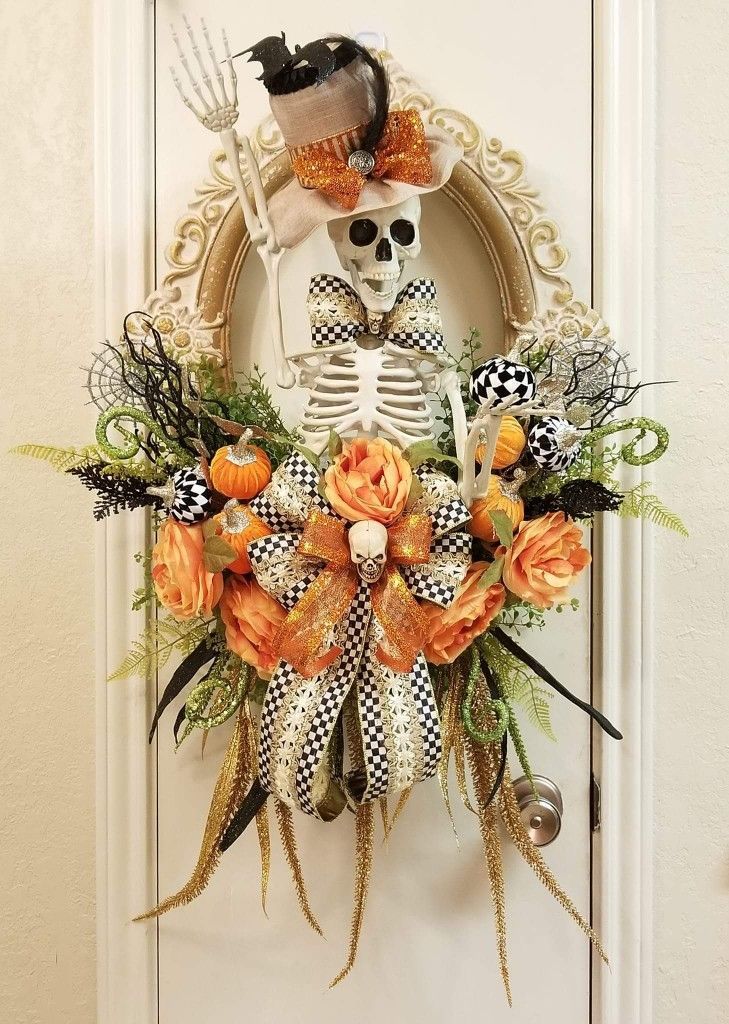 Halloween Wreath Ideas: Picture frame instead of wreath form.