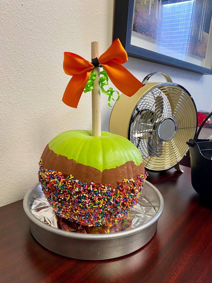 Pumpkin Painting Ideas: Caramel Apple